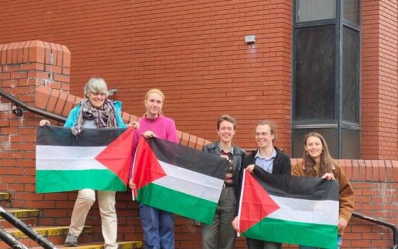 تبرئة ناشطين من حركةفلسطين احتلوا سطح مصنع متورط بالإبادة