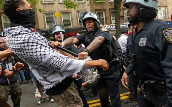 قمع الشرطة الأمريكية للمتظاهرين