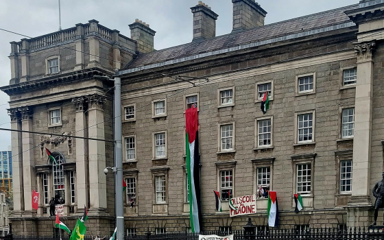 طلاب كلية ترينيتي يدشنون مخيم تضامن مع فلسطين