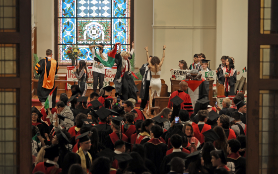 حفل التخرج البديل لطلاب جامعة هارفارد