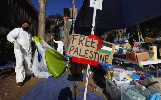 فض الشرطة الأمريكية للمخيم التضامني في جامعة كاليفورنيا سان دييغو