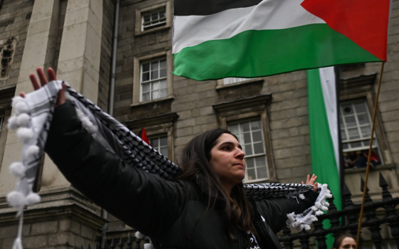 طالبة من كلية ترينتي