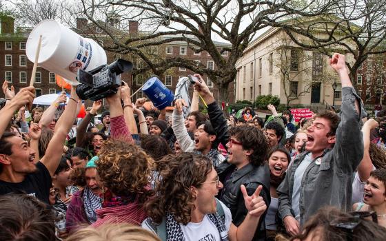 طلاب براون يحتفلون بالنصر