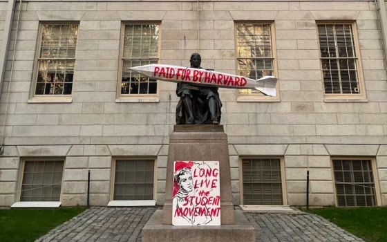 شعارات داعمة لفلسطين في جامعة هارفارد