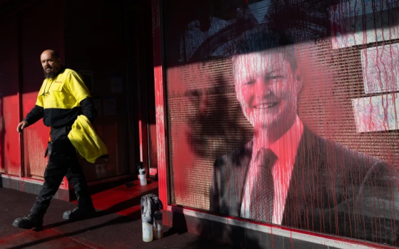 استهداف مقر انتخابي لنائب رئيس وزراء إقليم فكتوريا الأسترالي