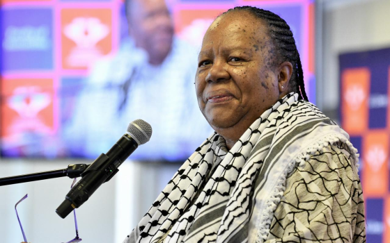 ناليدي باندور - وزيرة خارجية جنوب أفريقيا