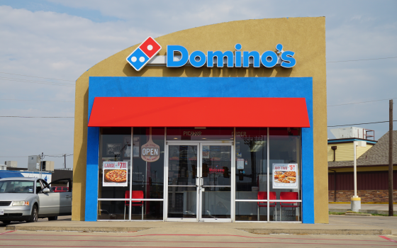 مطعم دومينوز بيتزا