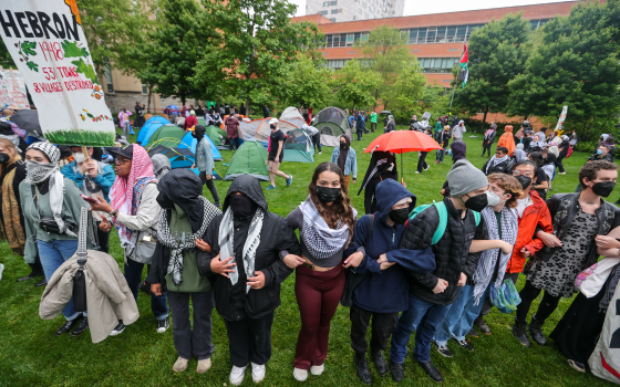 مخيم طلابي تضامني