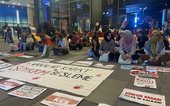 أتراك يشنون حملة ضد شركة زورلو مزودة الاحتلال بالكهرباء