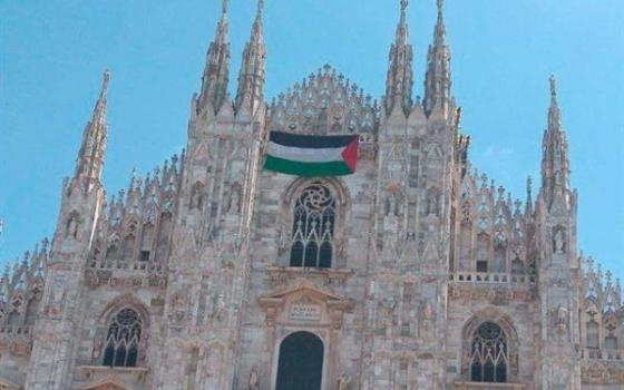 رفع علم فلسطين على واجهة كاتدرائية ميلان الإيطالية
