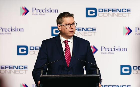 وزير الصناعة الدفاعية الأسترالي بات كونروي