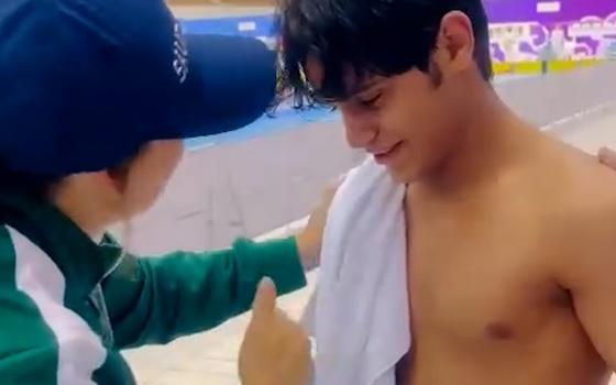 السباح العراقي محمد عاشور  