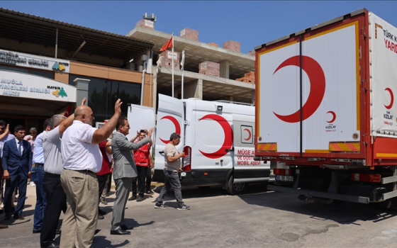 نحّالون أتراك يُرسلون أكثر من 20 ألف عبوة عسل إلى غزة