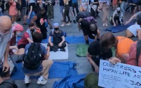 حصار مقر سيتي بنك في نيويورك  