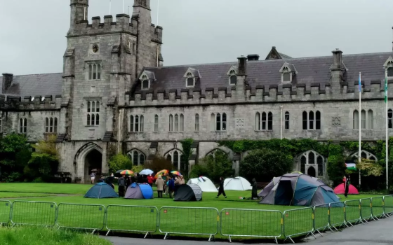 مخيم طلابي في جامعة كورك