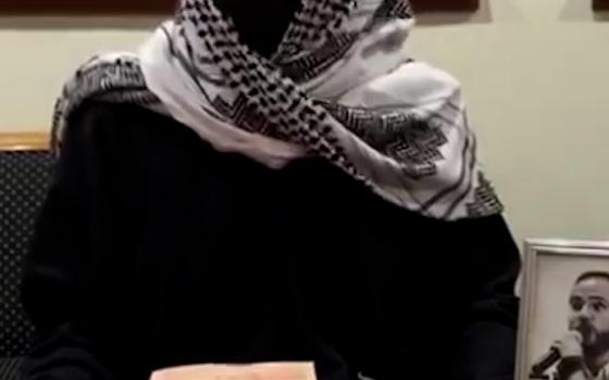 سيطرة طلاب جامعة ستانفورد على مكتب رئيس الجامعة