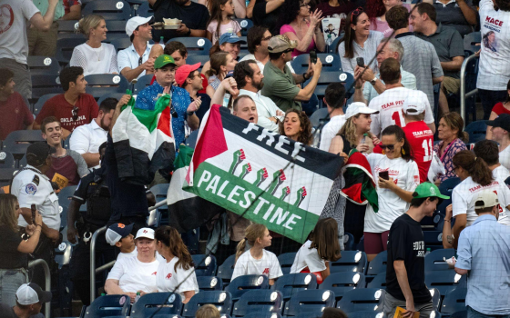 رفع علم فلسطين في مباراة “بيسبول الكونغرس” السنوية