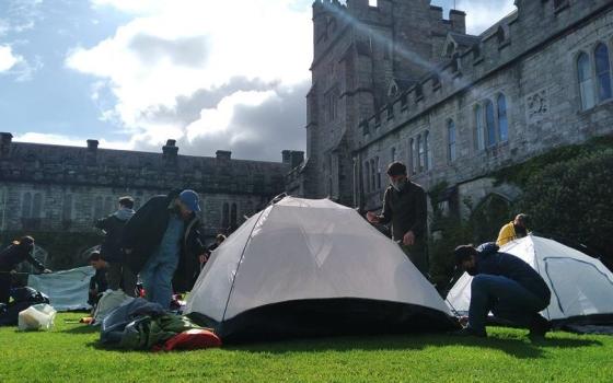 مخيم طلابي تضامني