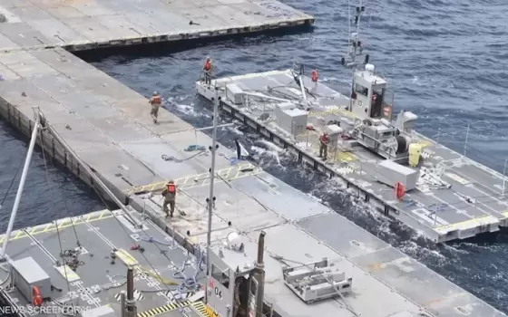 الرصيف العائم الذي أقامته الولايات المتحدة قبالة غزة