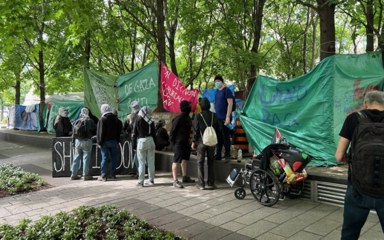 مخيم تضامني أمام صندوق التقاعد في كيبيك