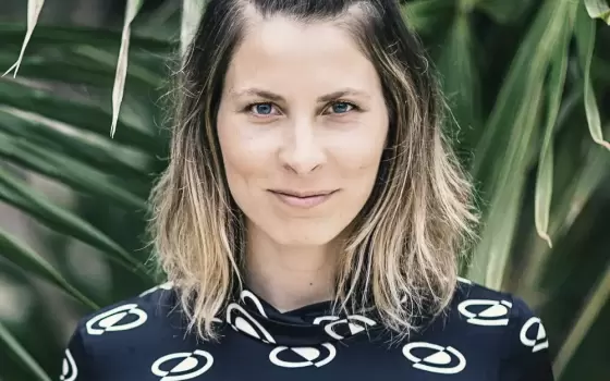 المطربة الكندية بلونديش