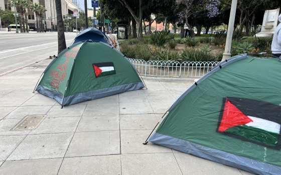 مخيم اعتصام أمام قاعة مدينة لوس أنجلوس