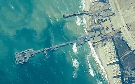 الرصيف العائم الذي أقامته الولايات المتحدة قبالة غزة