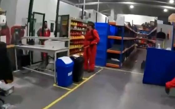 اقتحام حركة فلسطين لمصنع "إلبيت" في كينت البريطانية