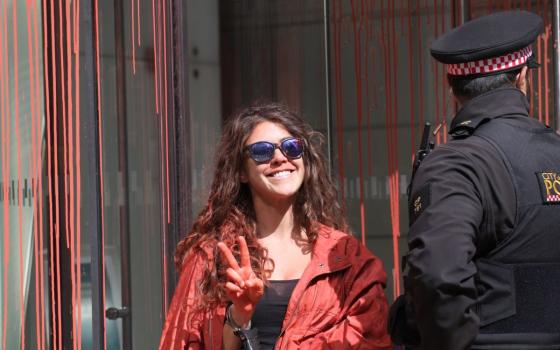 اعتقال فتاة من منظمة حركة فلسطين