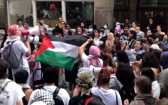 وقفة تضامنية في كلية لندن للاقتصاد  