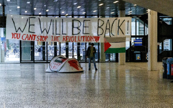 خيمة ولافتة "سوف نعود" في جامعة غنت البجليكية