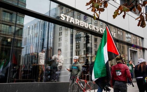 مظاهرة داعمة لفلسطين عند ستاربكس