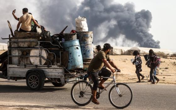 عائلة نازحة في غزة  