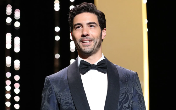 235 فنانًا ومؤثرًا فرنسيًا يطالبون ماكرون بالاعتراف بفلسطين