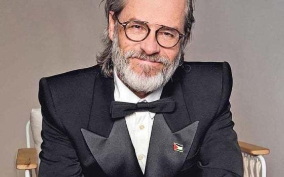 الفنان الأسترالي جاي بيرس  