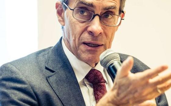 كينيث روث| مدير تنفيذي سابق في "هيومن رايتس"