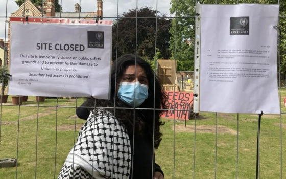 إقامة سياج معدني حول مخيم مؤيد لغزة في جامعة أكسفورد