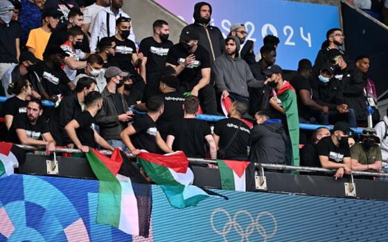 رفع علم فلسطين في في أولمبياد باريس