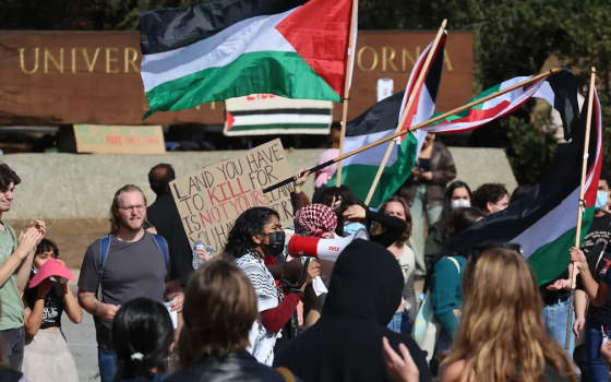 مخيم طلابي تضامني في جامعة كاليفورنيا