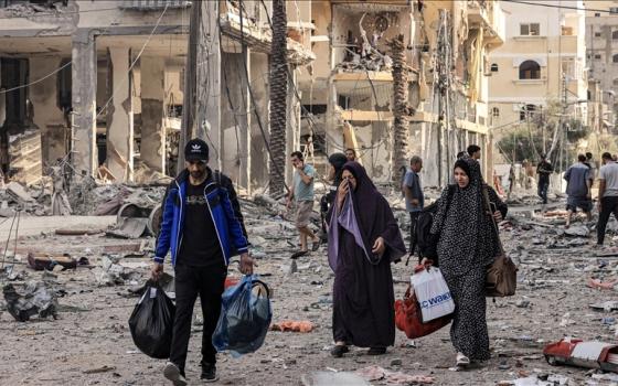 نزوح عائلة في غزة