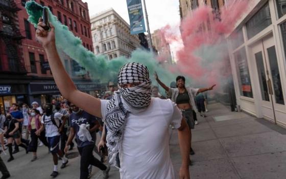 متظاهرون لأجل فلسطين