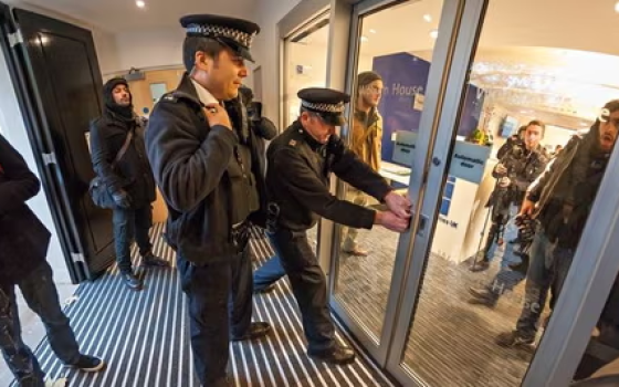 اعتقال الشرطة للطلاب المعتصمين