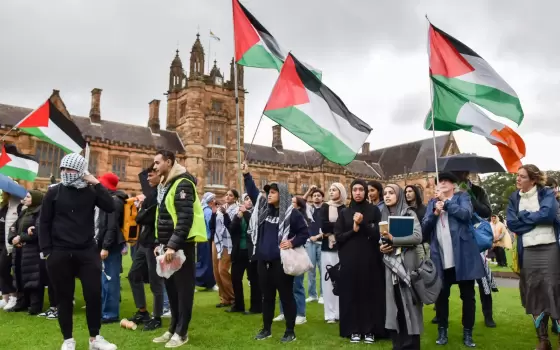 مخيم طلابي تضامني