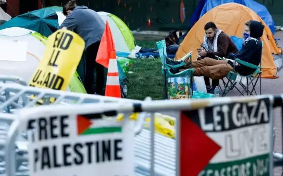 مخيم طلابي تضامني