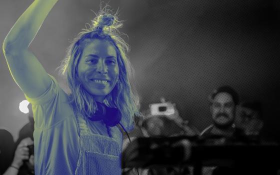 منتجة الموسيقى والدي جي الكندية بلونديش