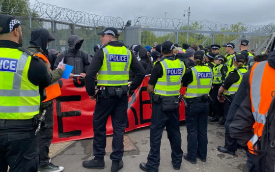 اعتقال 14 متظاهرًا استهدفوا "تاليس" في غلاسكو