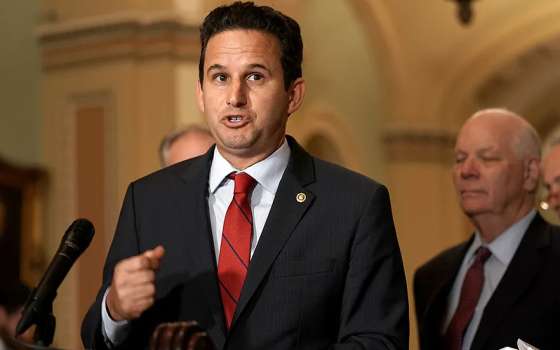 السيناتور اليهودي الديمقراطي بريان شاتز