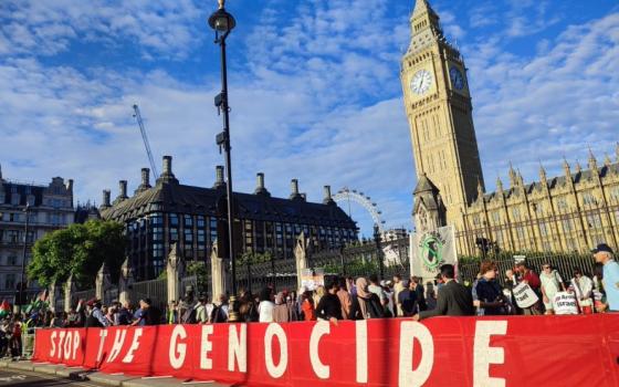 متظاهرون حول البرلمان البريطاني