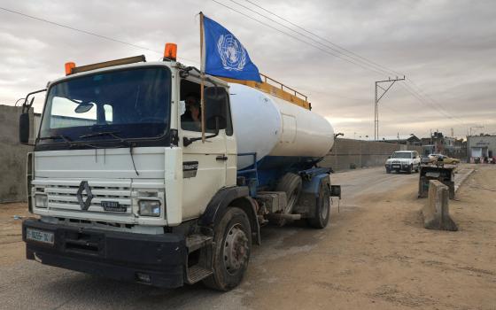 شاحنة وقود تابعة للأمم المتحدة