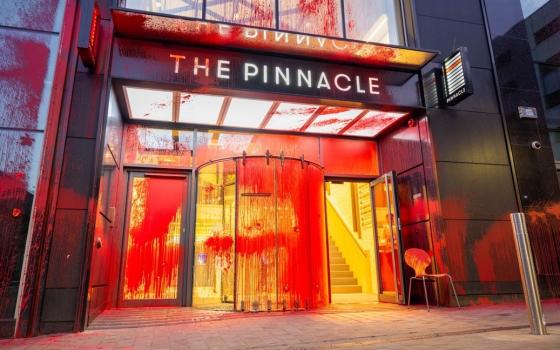 أحد المصارف التي استهدفتها حركة فلسطين